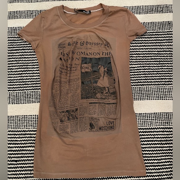 Rare Love Moschino “First woman on the moon”fitted top Size S